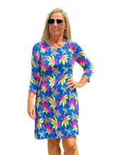 Load image into Gallery viewer, Scoop Neck Knee-Length Shift Dress Royal Flowers
