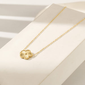 Daisy Single Pendant Necklace Yellow Gold Finish