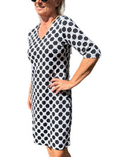 Load image into Gallery viewer, Elbow-Sleeve Travel Dress with UPF50+ Ropes Black/White
